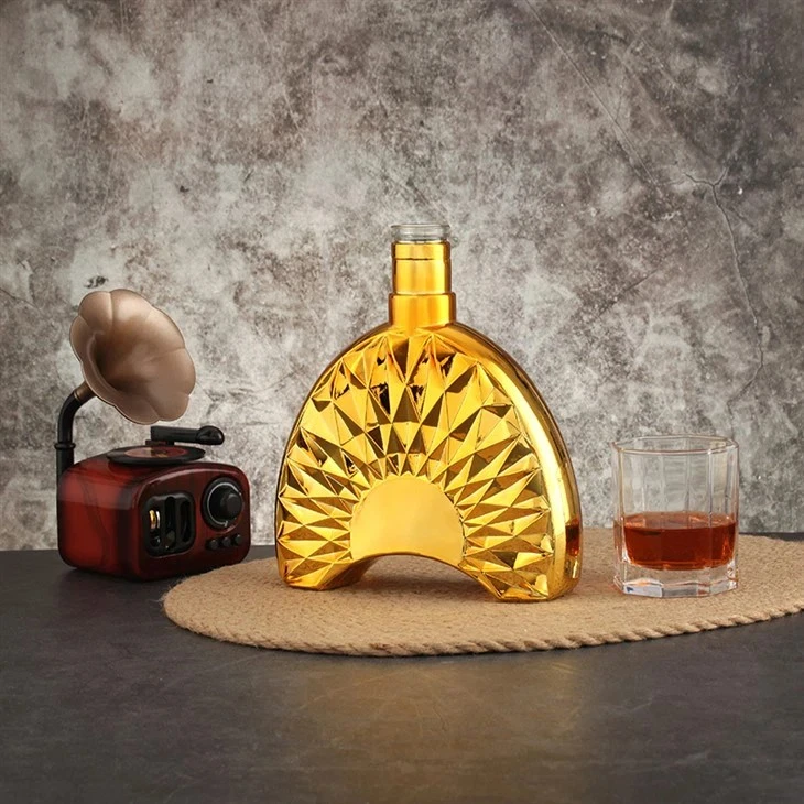 Golden Geometric Patterned Transparent Glass Bottle suppliers